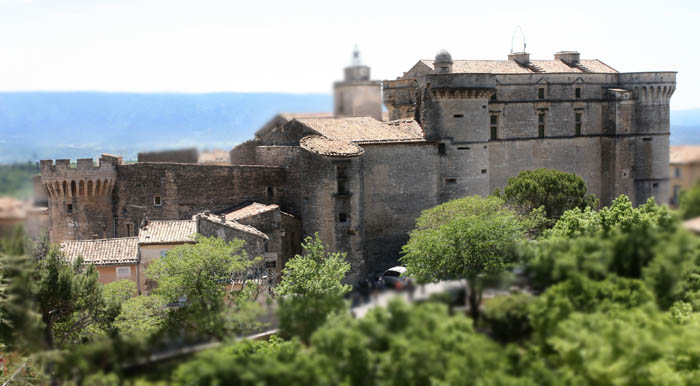 Ch&acirc;teau de Gordes, point de rep&egrave;re du village